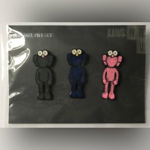 KAWS NGV PINS ピンバッチ カウズ BFF Pins KAWS NGV PINS ピンバッチ